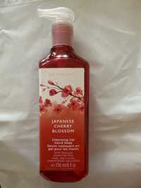 Bath body works mydlo w plynie japanese cherry blossom 236 ml