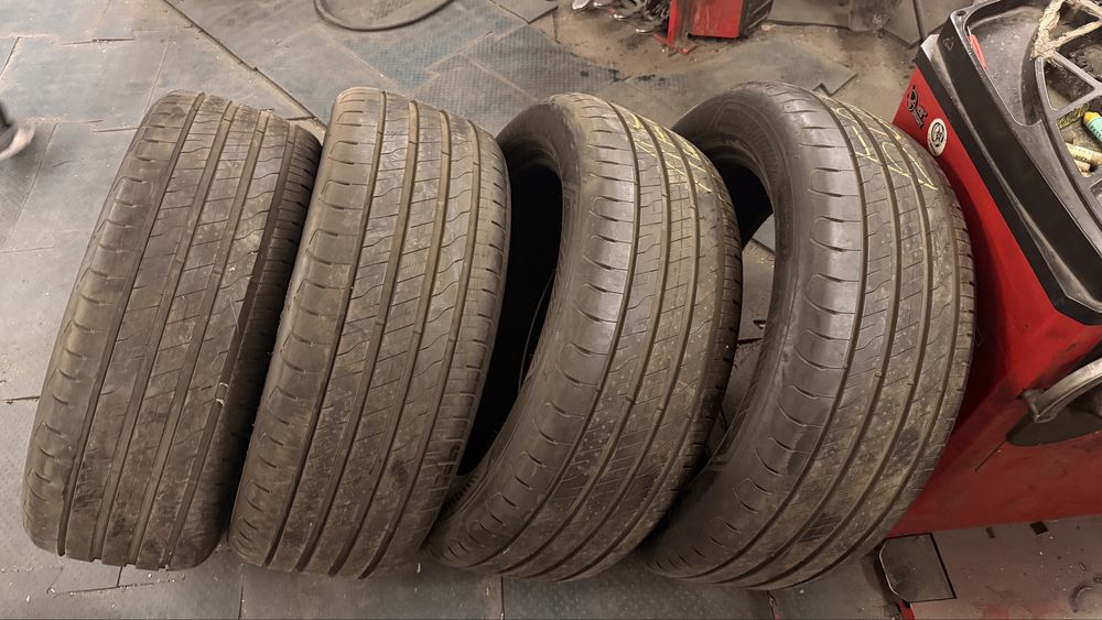 Гума GoodYear EfficientGrip 2 SUV 275/50 R21 2022 року