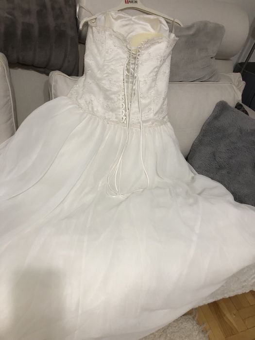 Sluczna sukienka slubna S M biala