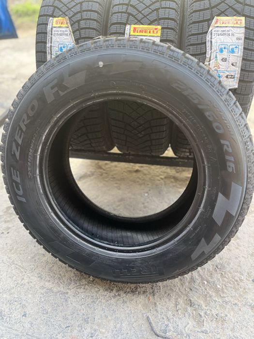 215/60R16 Pirelli Ice Zero FR