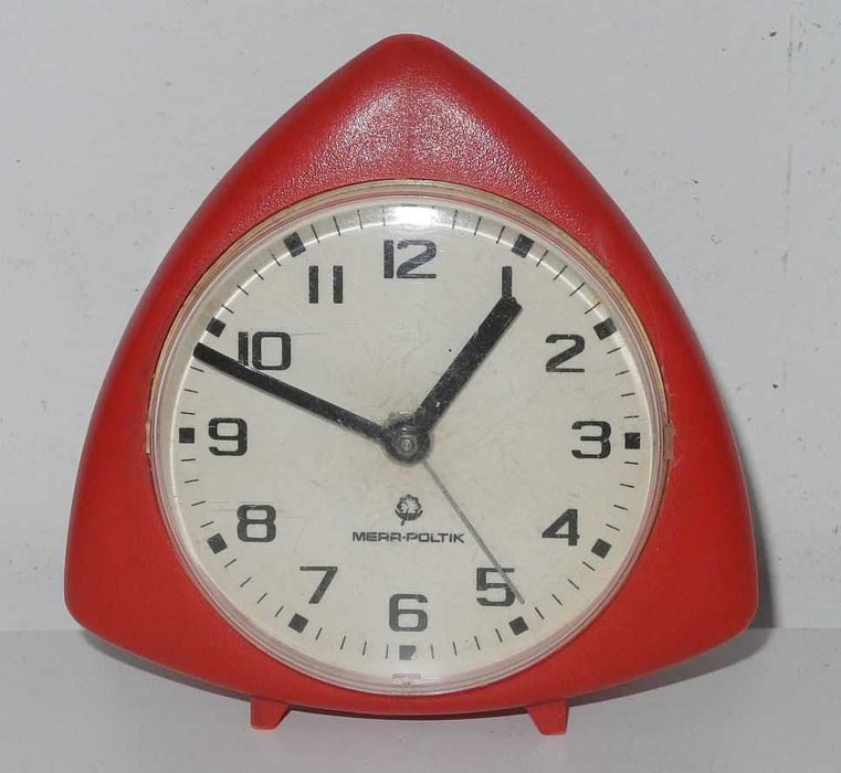 Sprawny budzik MERA POLTIK z czasów PRL - trójkątny