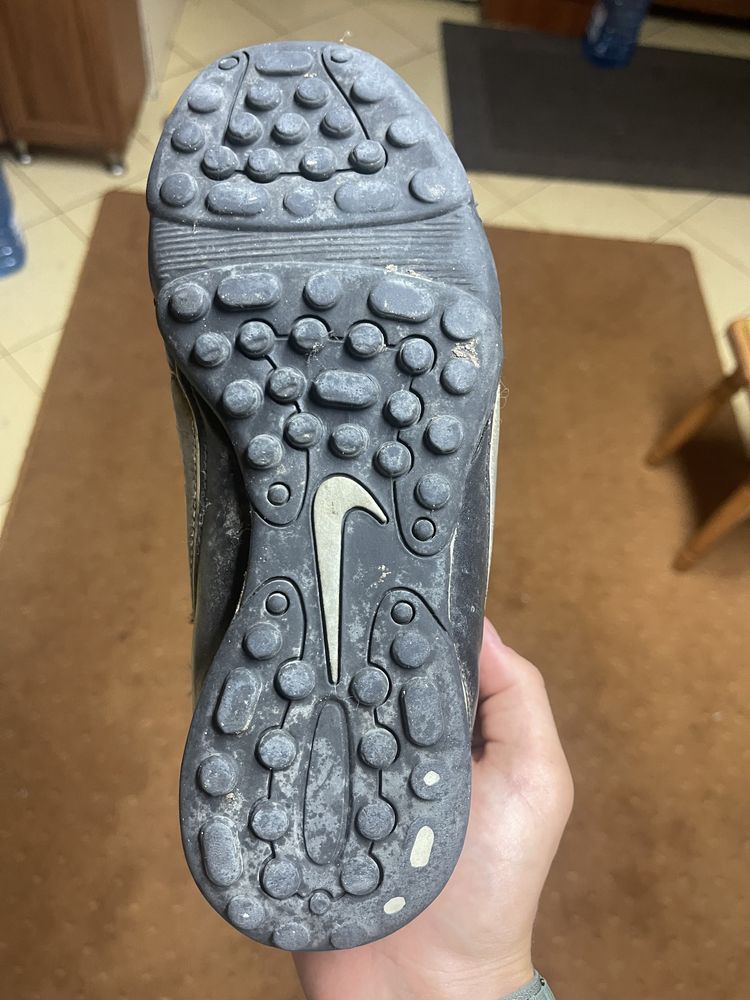 Футзалки Nike 39. Сороконожки