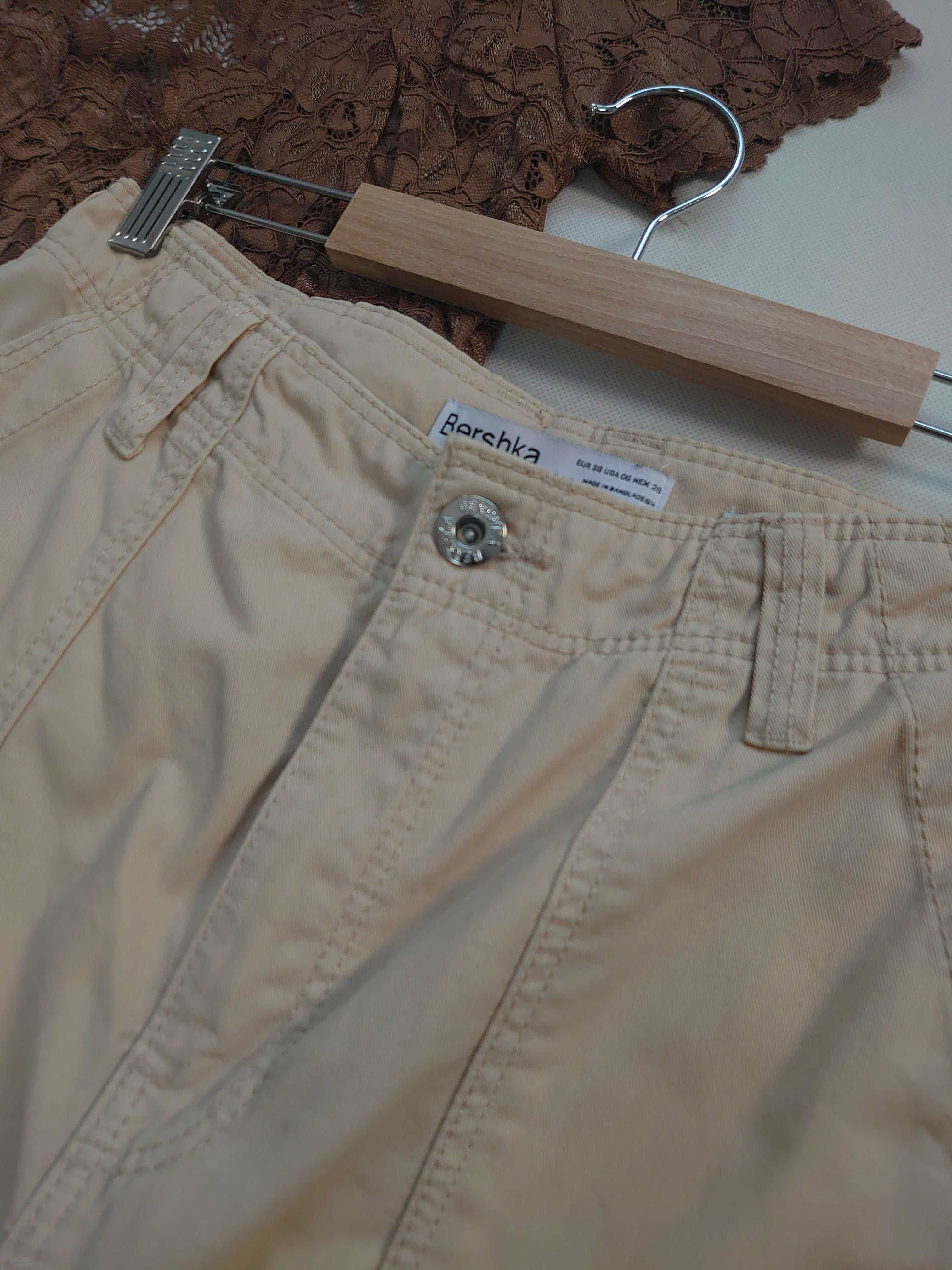 Spodnie cargo beżowe, Bershka 38