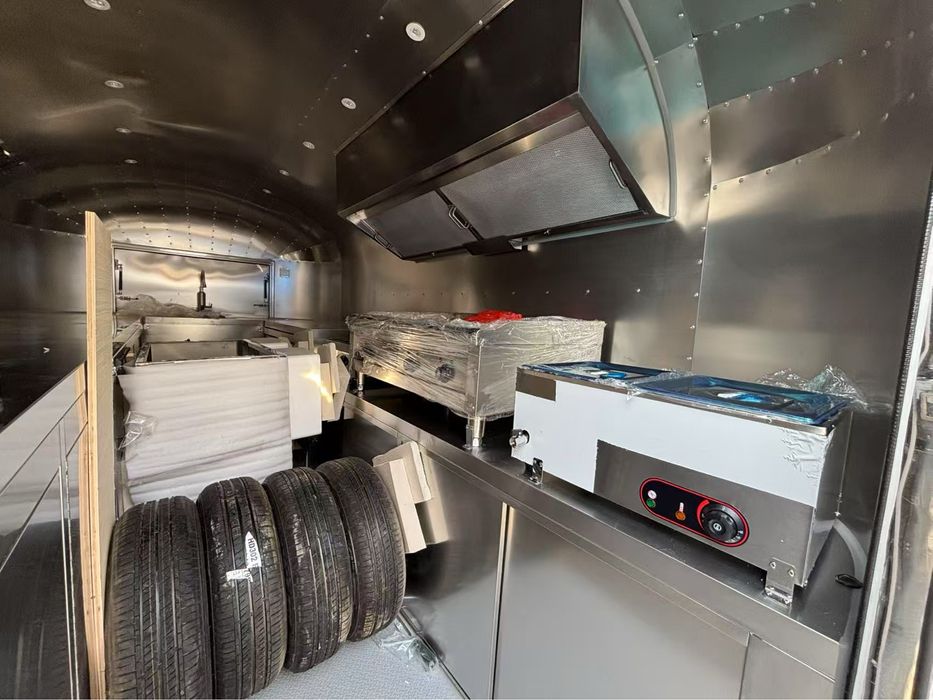 Food Truck em inox espelhado
