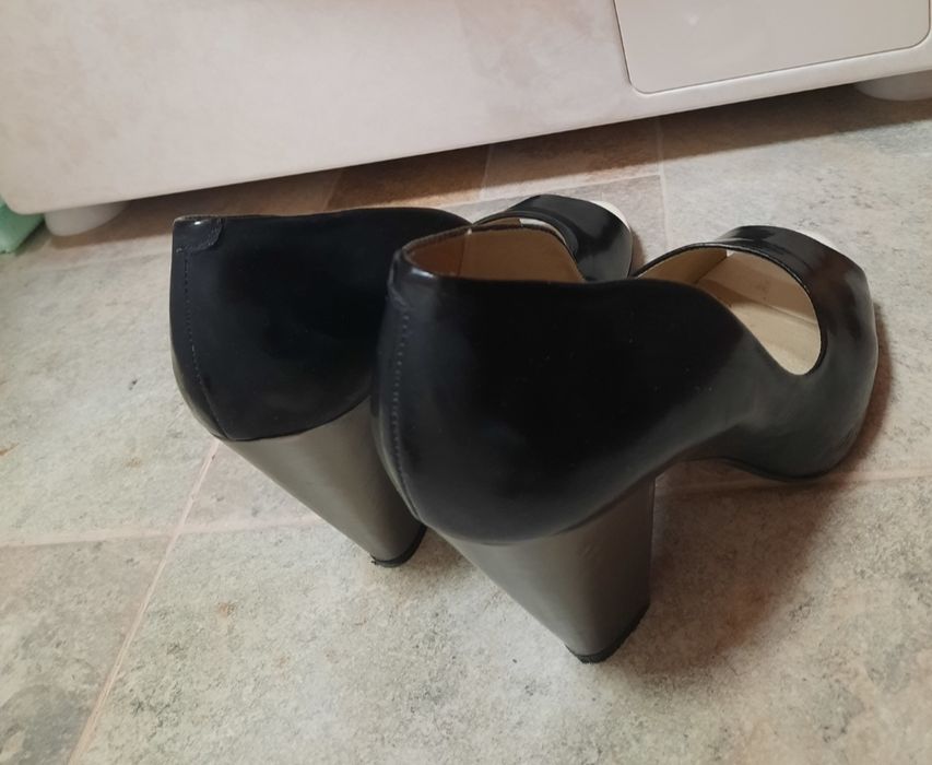 Продам босоножки Clarks