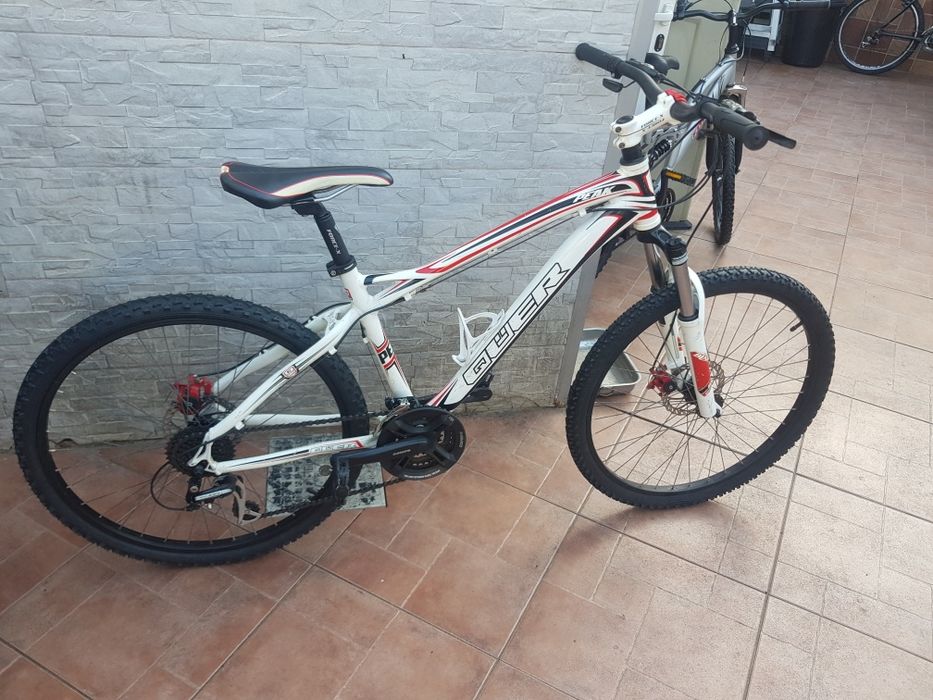 Bicicleta roda 26 quadro M com travão de disco á frente e atrás impecá