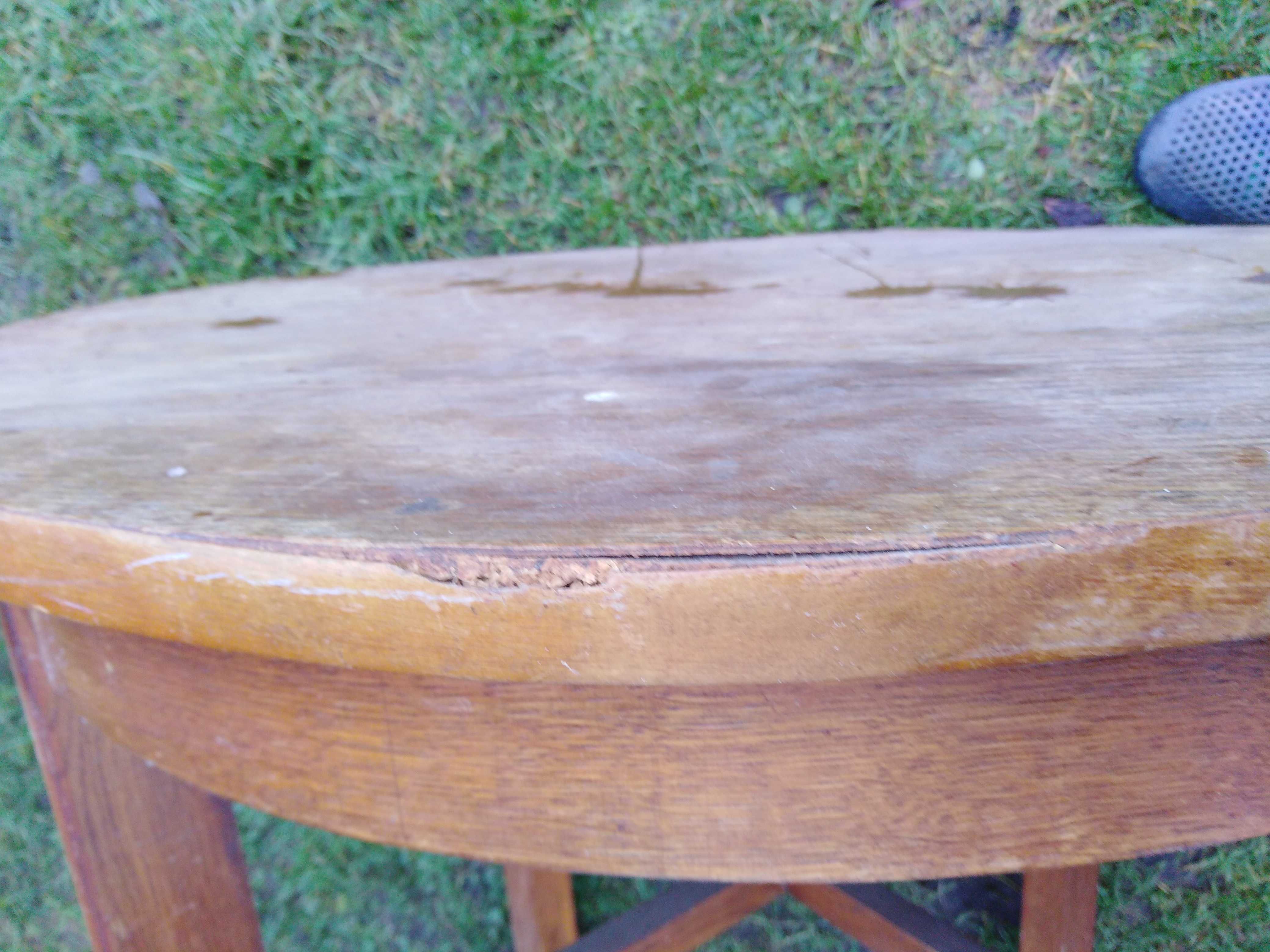 Stary stół okrągły