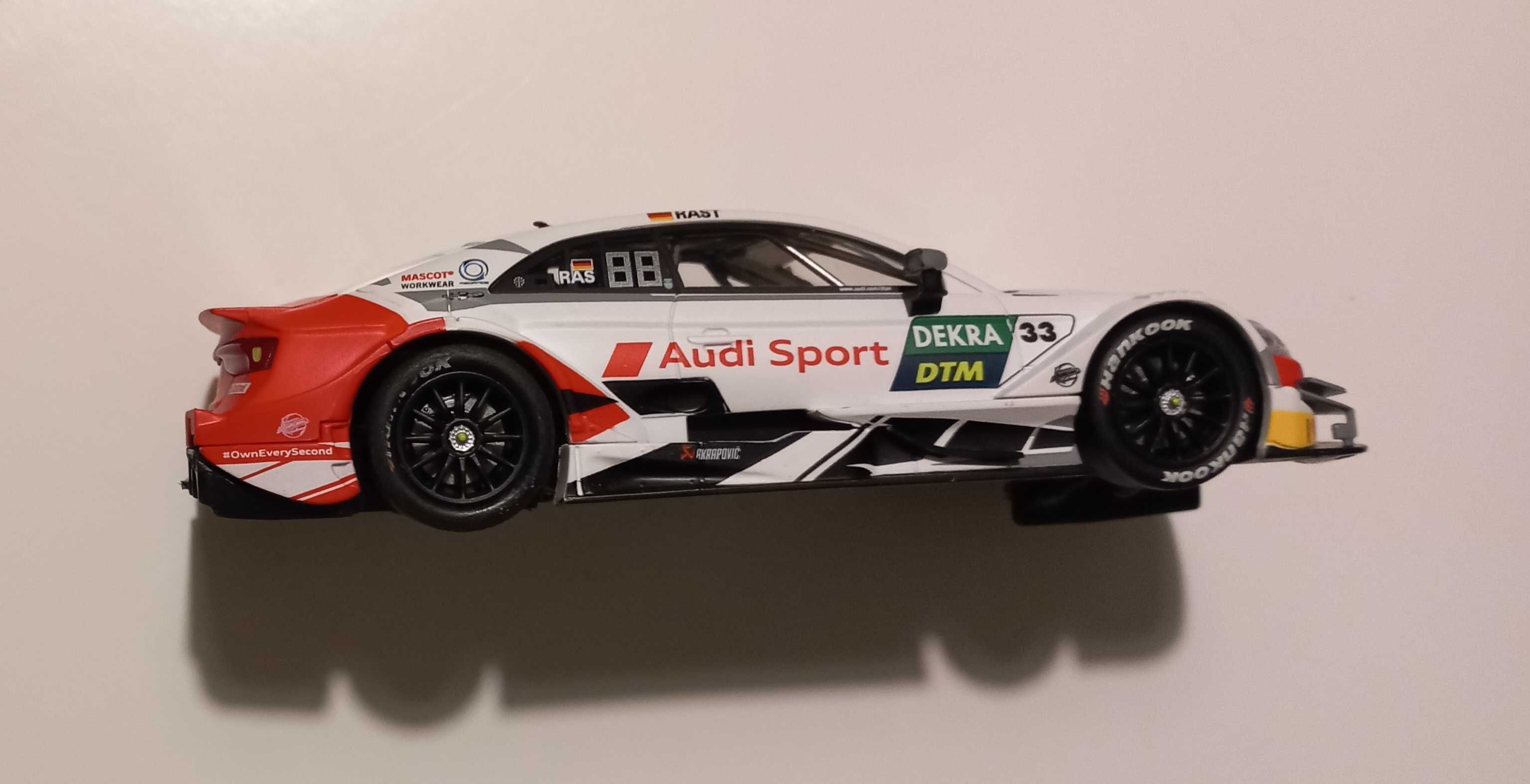 Audi RS5 DTM Nr 33, auto na tor Carrera Evolution, skala 1:32
