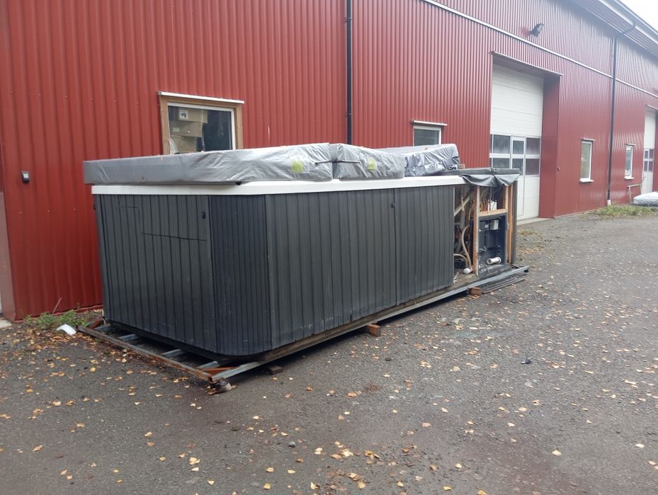 Jacuzzi z basenem