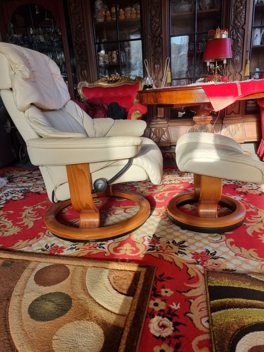 Fotel skórzany z podnóżkiem