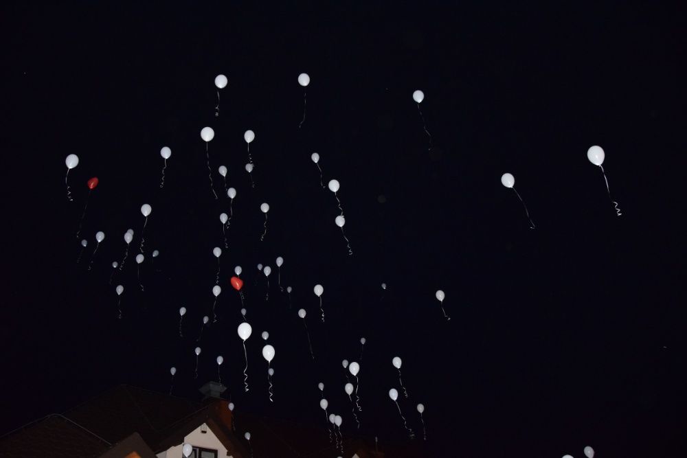 Pudło z balonami, balony z helem, super prezent, wesele