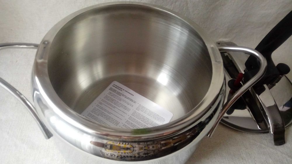 Szybkowar, garnek ciśnieniowy Aeternum srebrny