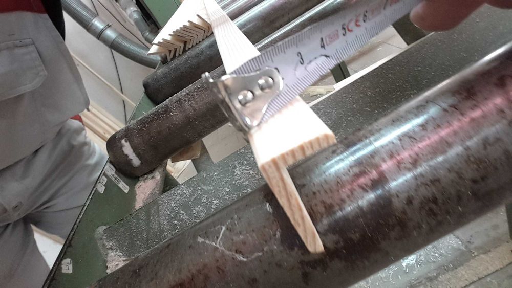 Kątownik narożnik drewniany 20x40 mm