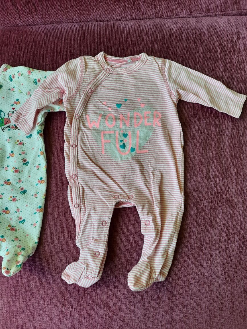 Śliczne śpioszki dla dziewczynki rozmiar 56
