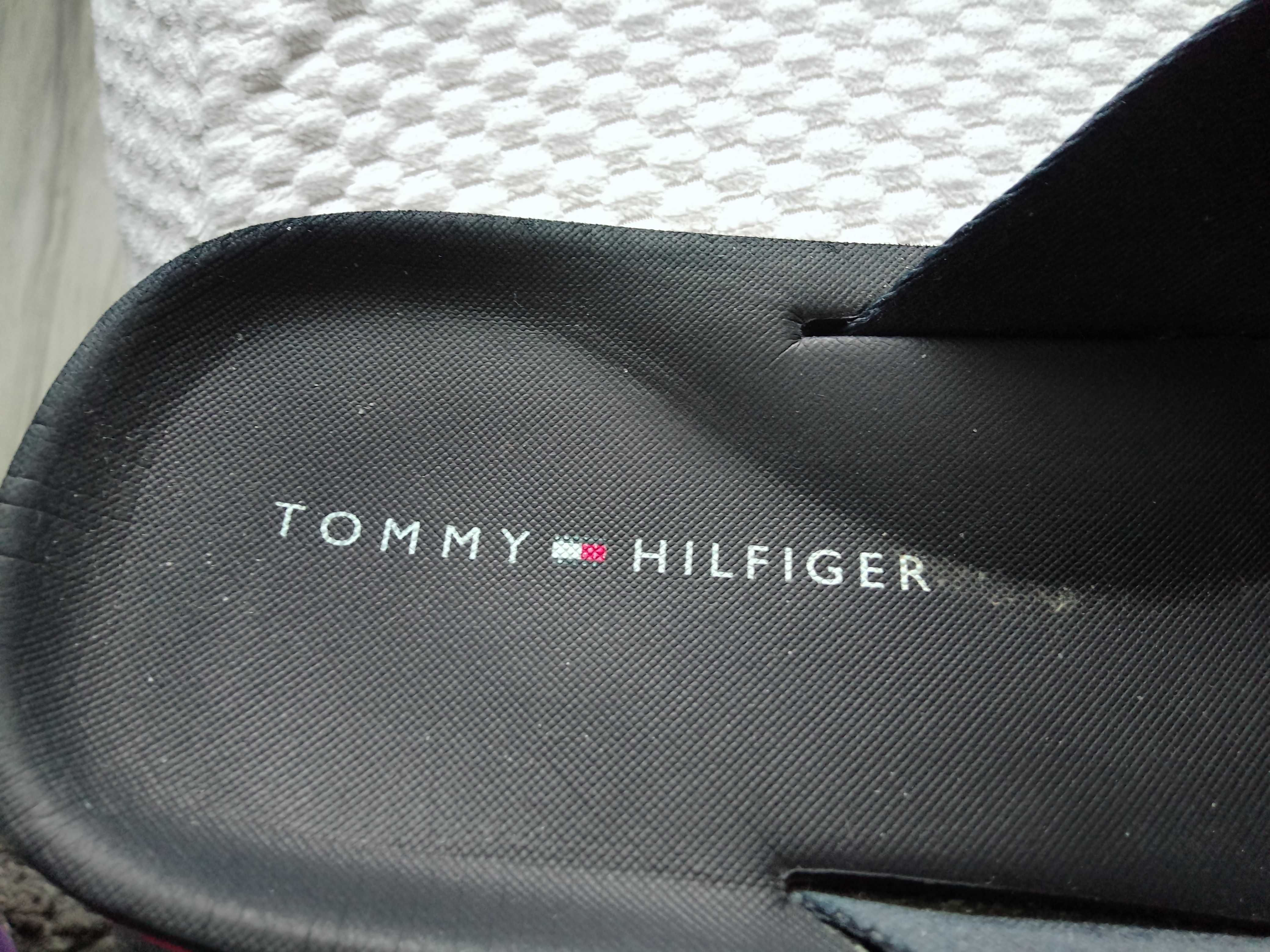 Japonki męskie Tommy Hilfiger rozm 41  jak NOWE