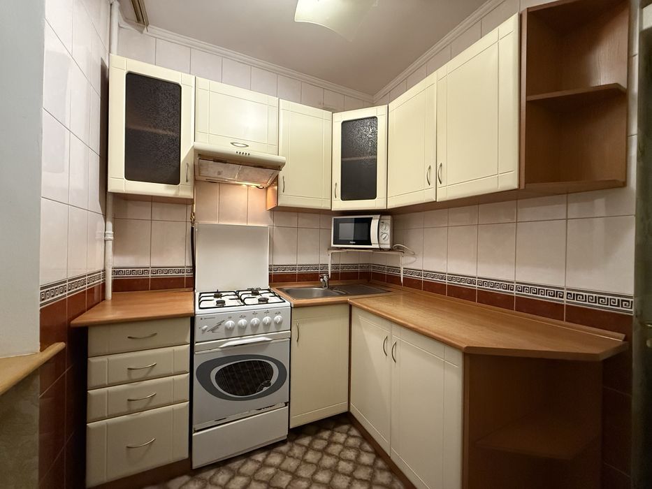 Продам 3к квартиру з балконом у затишному районі вул. Будівельників, 8