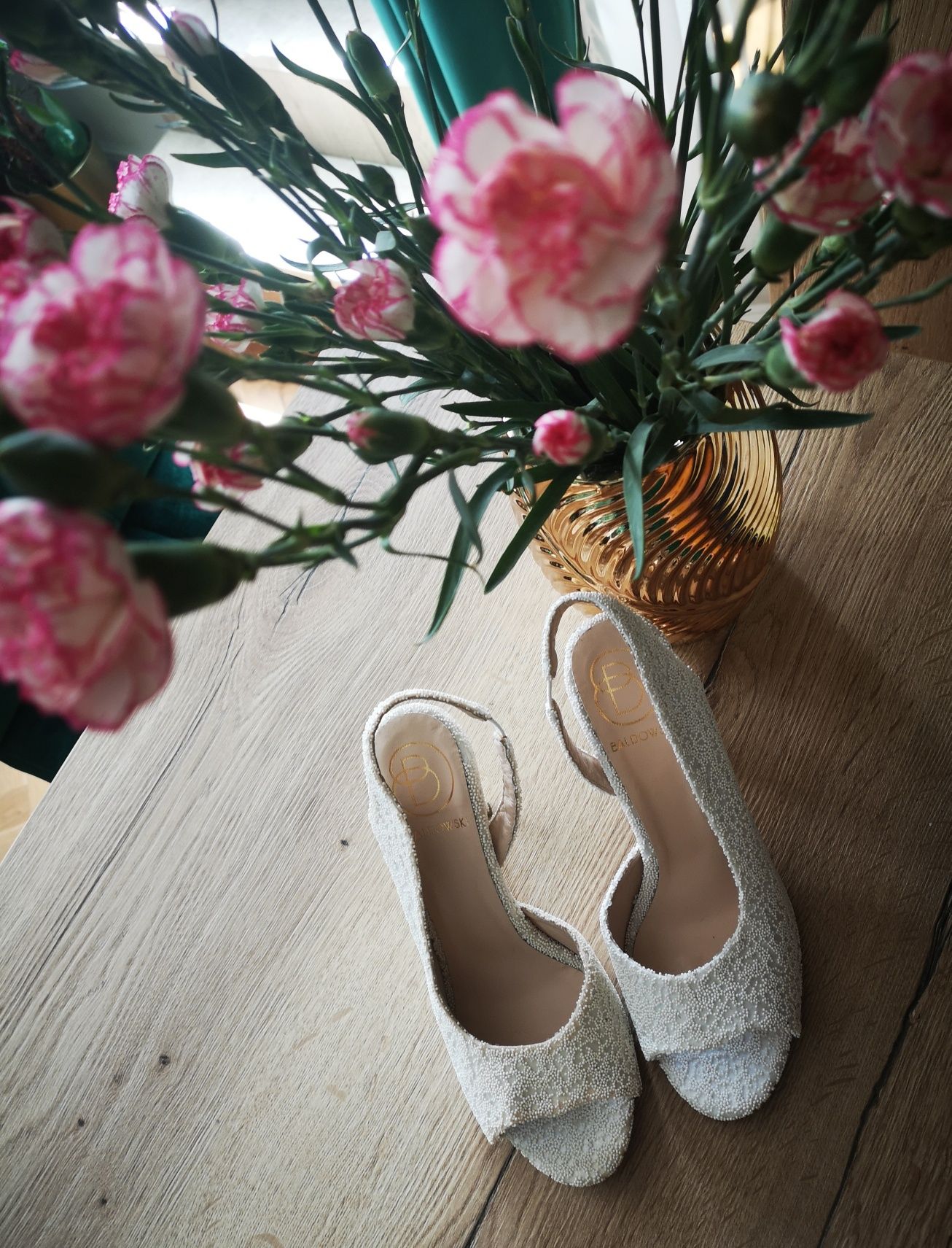 Skórzane nowe białe ślubne sandały na szpilce