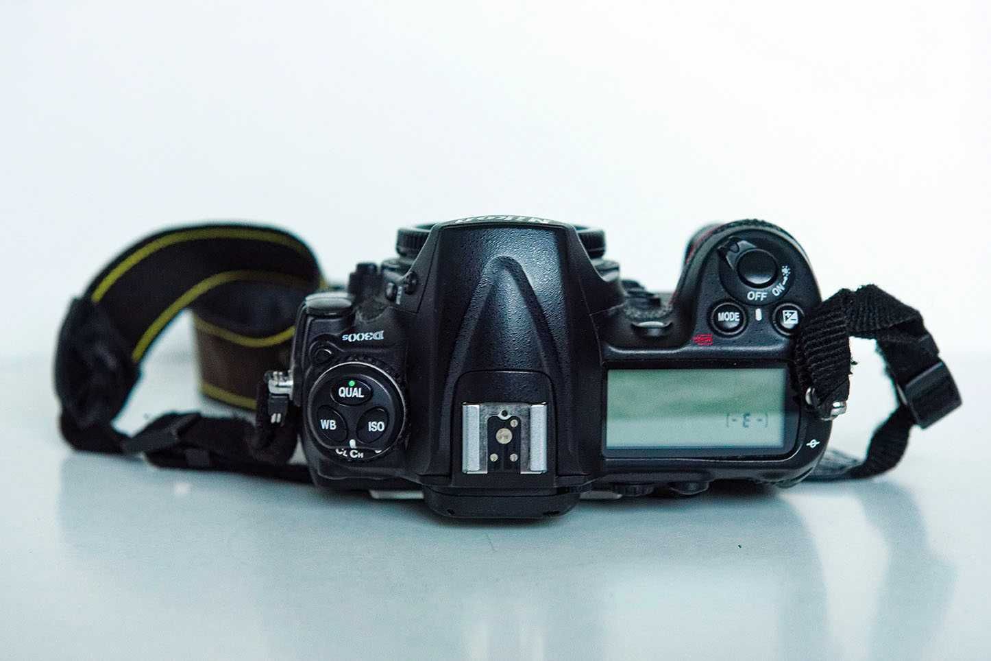 Nikon D300s - em óptimo estado com bateria extra e cartões de memória