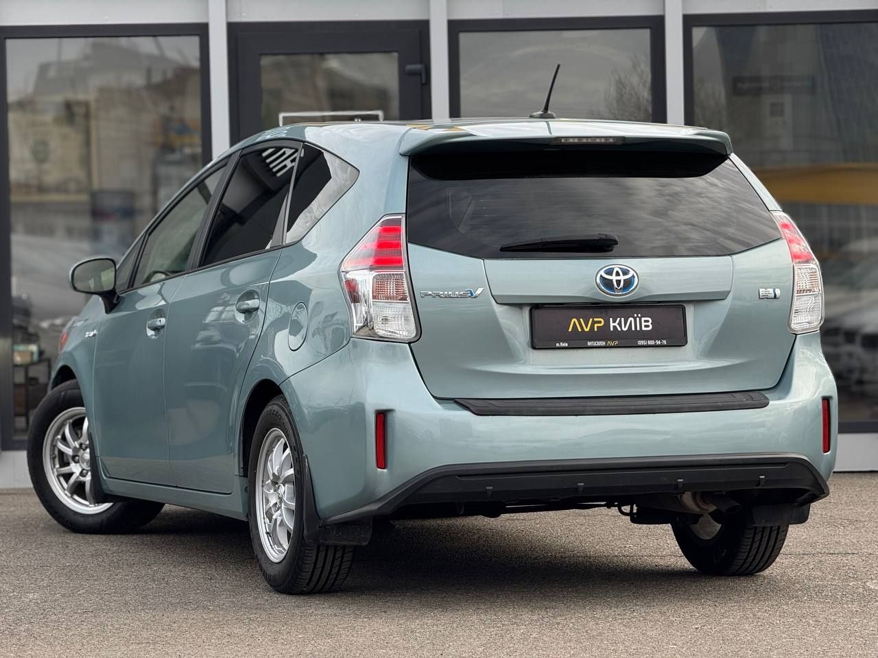 Toyota Prius V 2016 року, 1.8 гібрид, автомат, передній привід, 113т.к