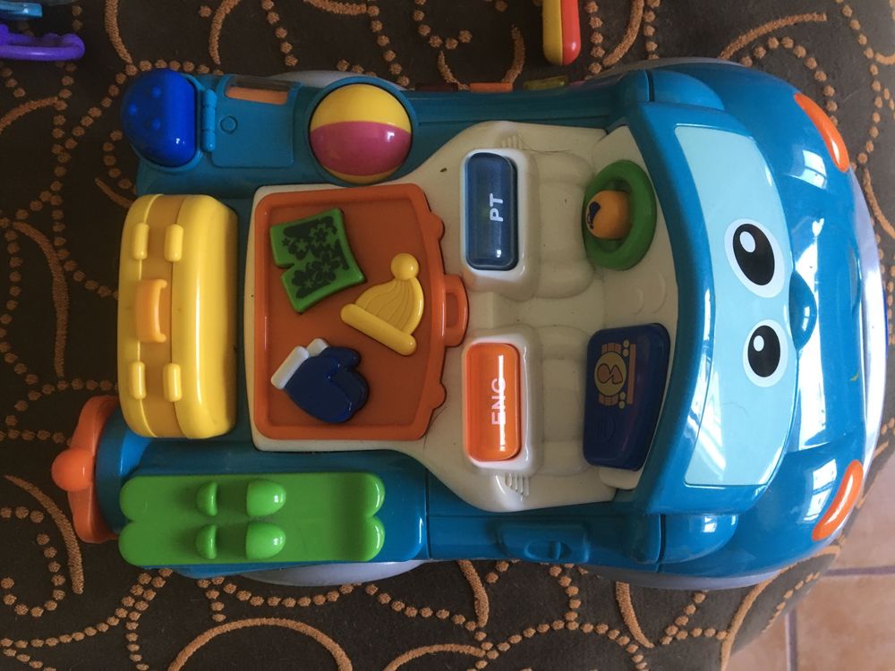 Chicco Carro com forma dos objetos, musica e sons bilingue