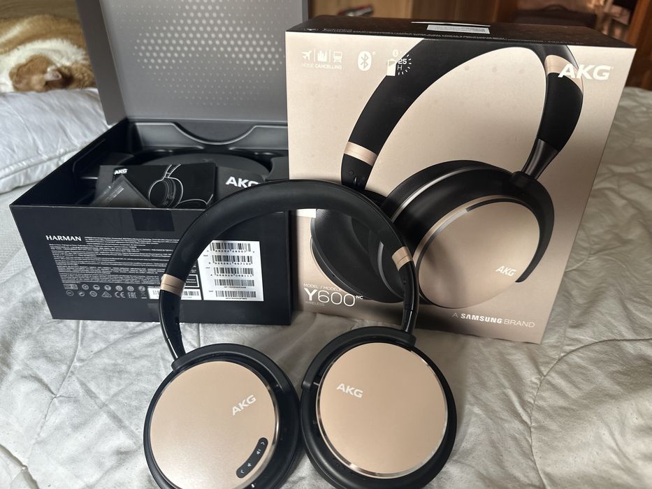Słuchawki nauszne AKG Y600 NC beżowe - mało używane