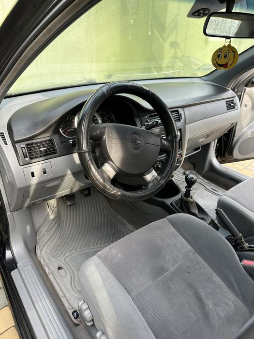 Продаю хорошу надійну машину сів поїхав все зроблено.