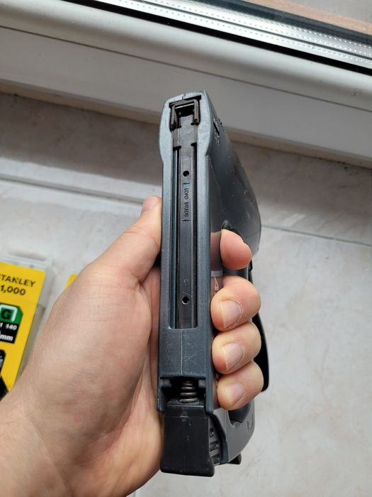 Zszywacz tapicerski Stanley 6-TR250 + zszywki i gwoździe