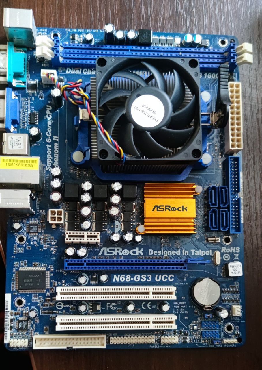 Материнська плата ASRock N68-GS3 UCC + Проц подарунок