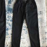 Spodnie RESERVED materiałowe czarne chłopięce  140