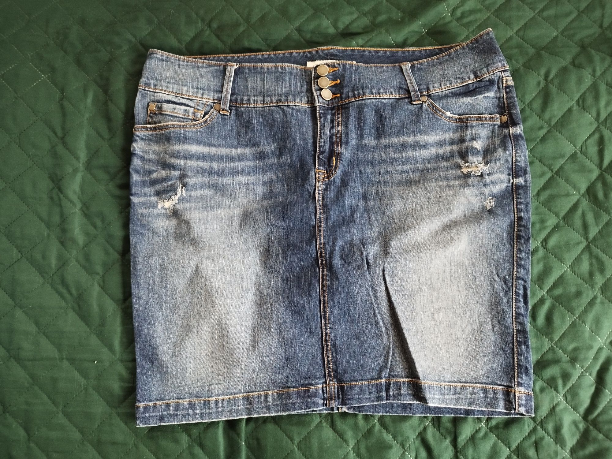 Spódnica jeansowa z przetarciami roz. 46