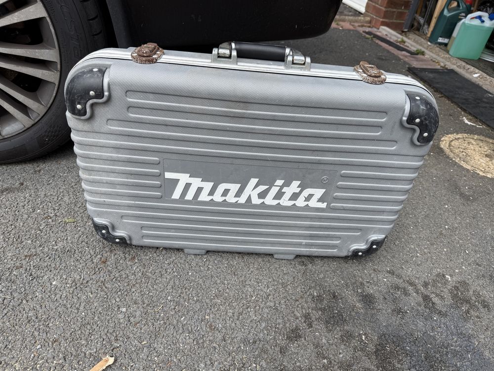 Makita skrzynka na młotowiertarkę zamykana