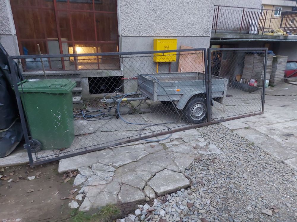 Brama wjazdowa dwuskrzydłowa – solidna, gotowa do montażu