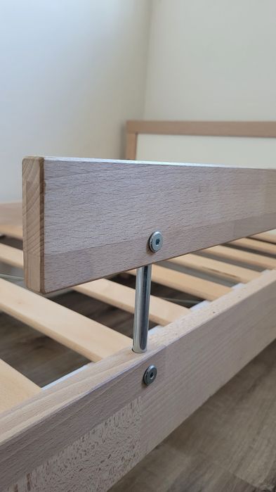 Cama+estrado+colchão+capa de protecção transição criança IKEA