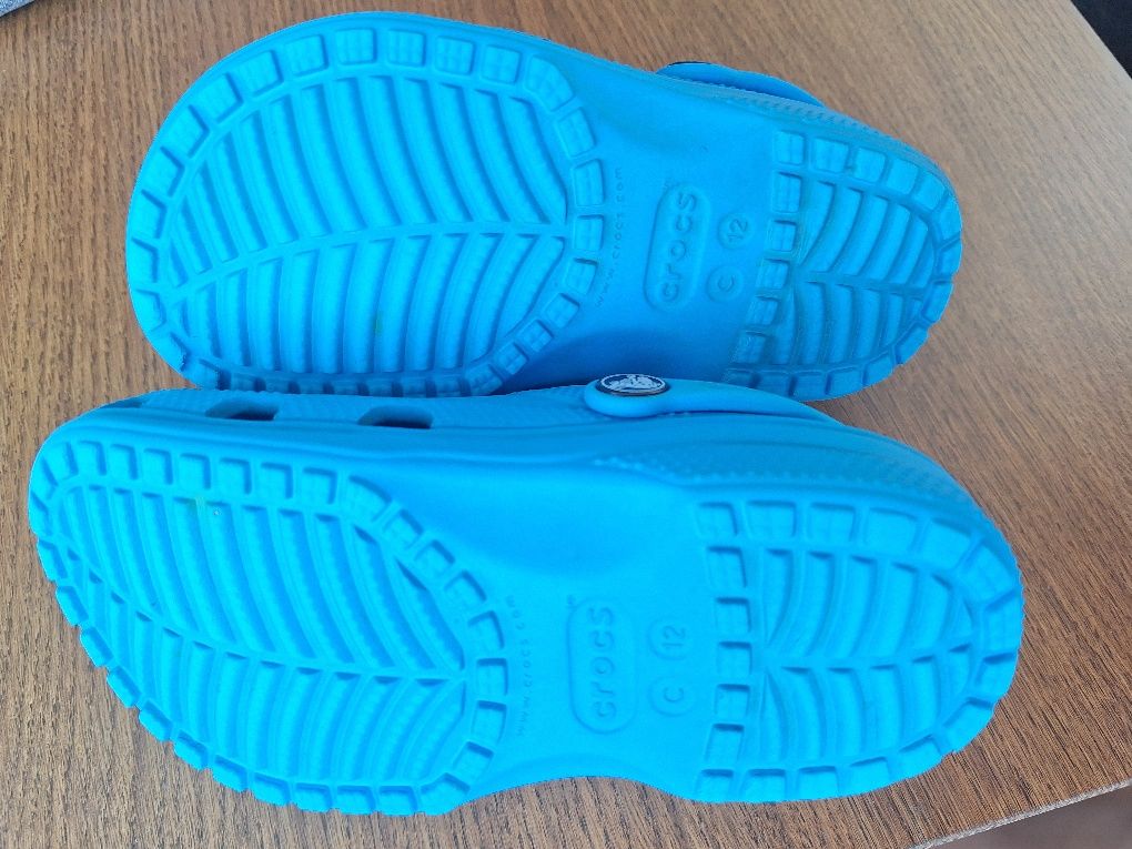 Crocs C12, tamanho 30-31