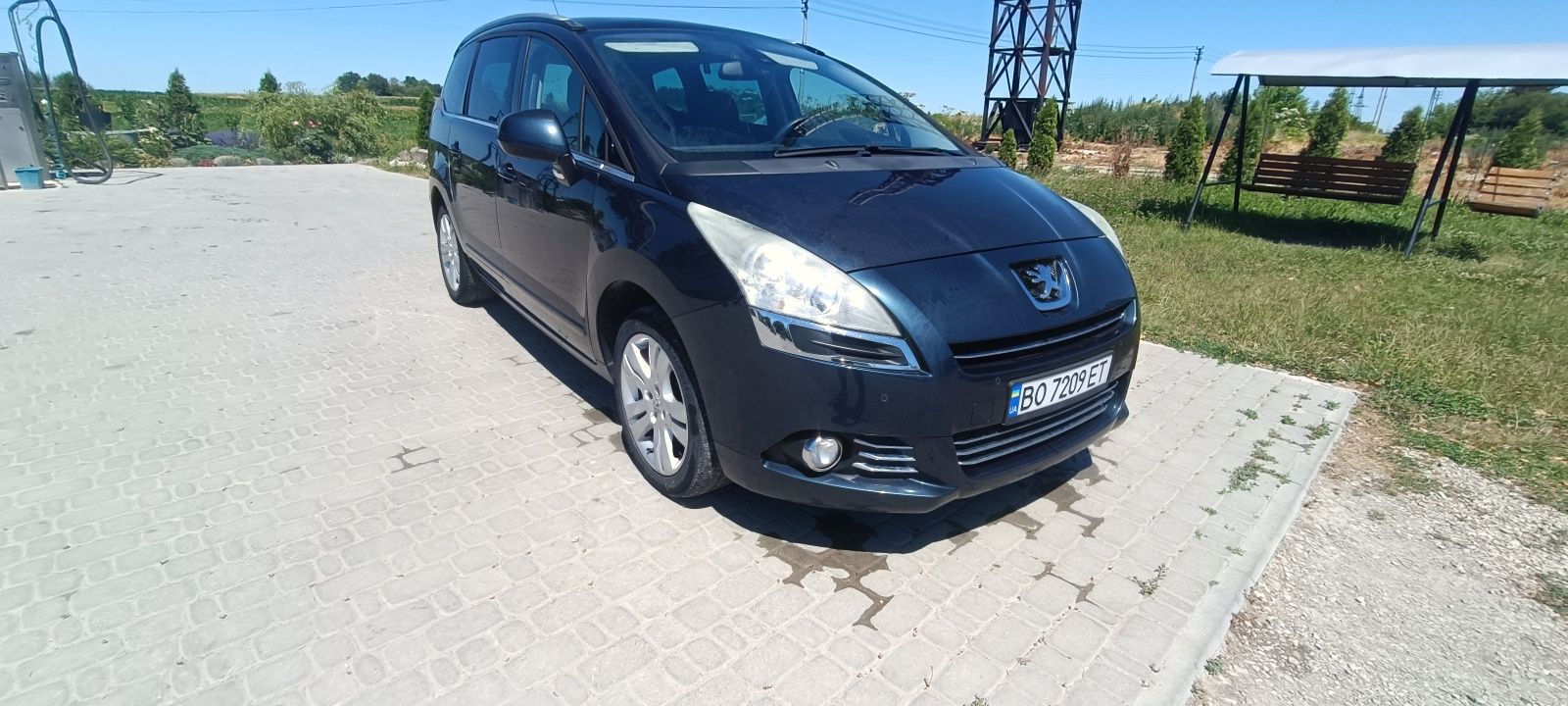 Peugeot 5008 2011 рік
