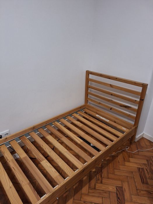 Cama solteiro Ikea (reservada)