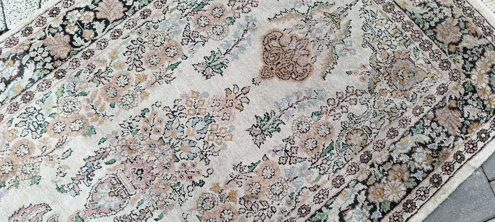 Jedwabny dywan ręcznie tkany 149 x 84 cm perski