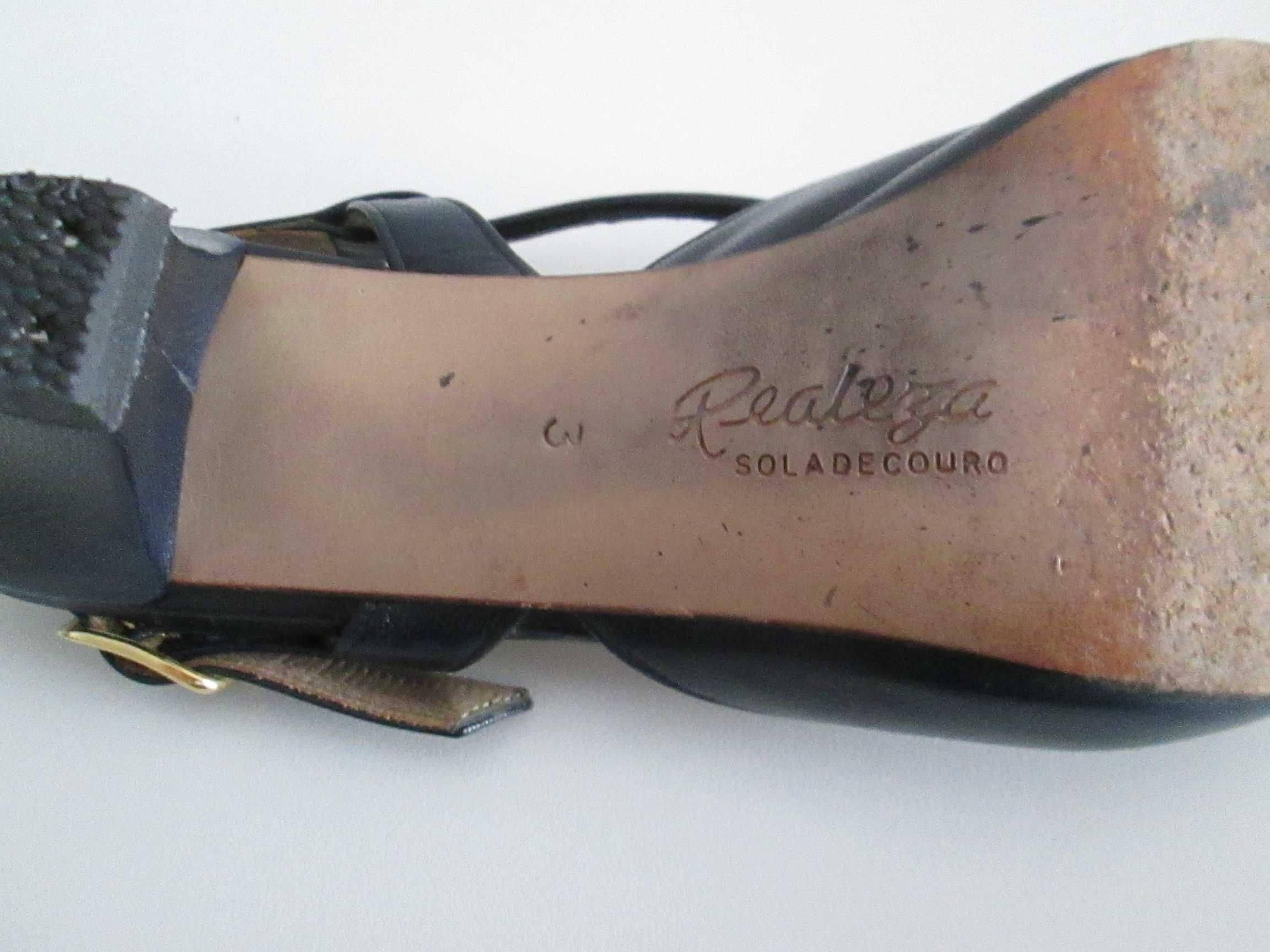 Sapatos azuis escuro em pele tamanho 36