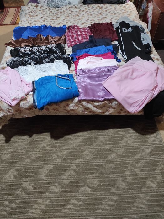 Продам вещи лотом.