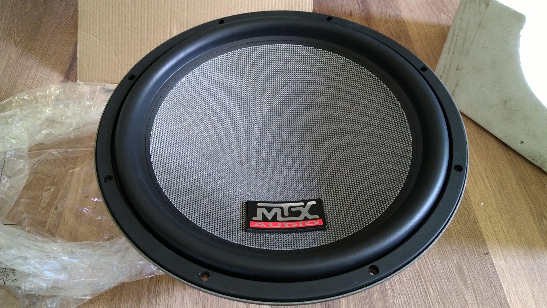 Новый сабвуфер MTX T615-44