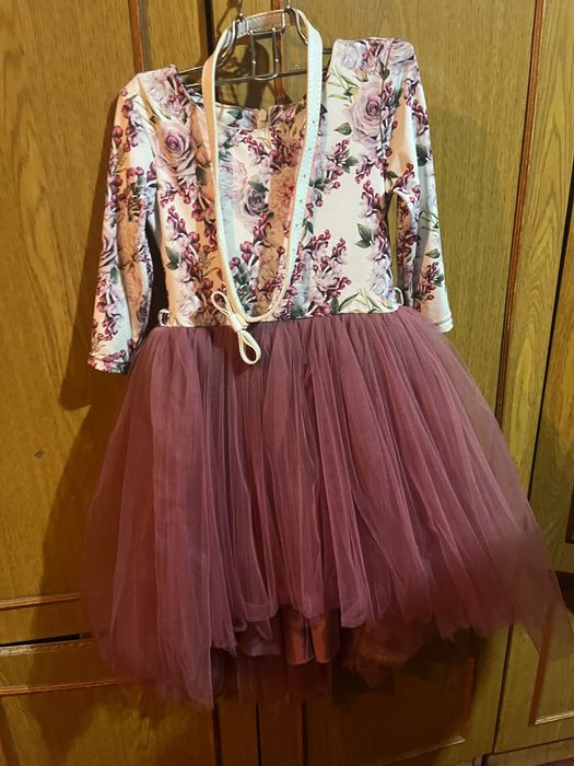 Продам сукні дитячі