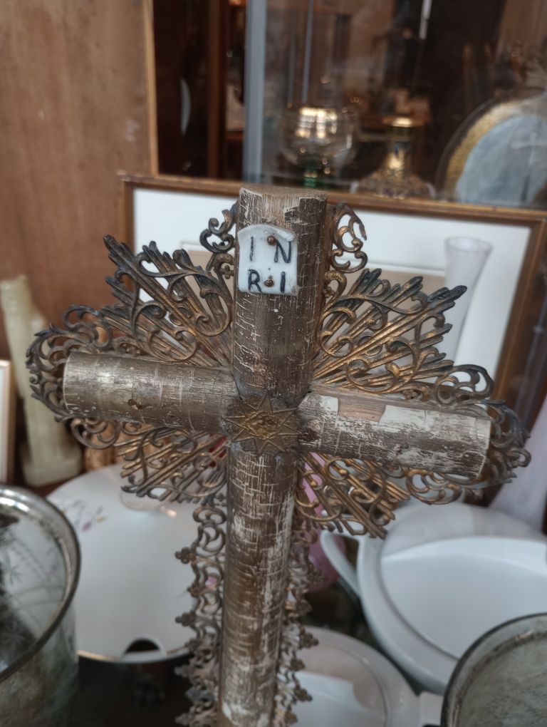 Bardzo stary krzyż Krucyfiks