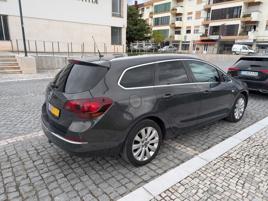 Carro familiar económico e fiável