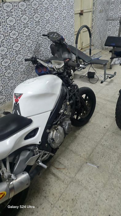 Vendo CBR 600 em excelente estado.