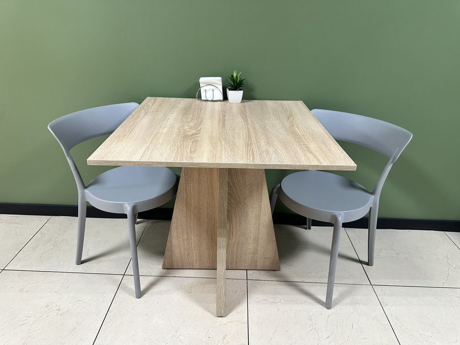 Барна стійка+ 6 стільців. Столик дерев'яніий.