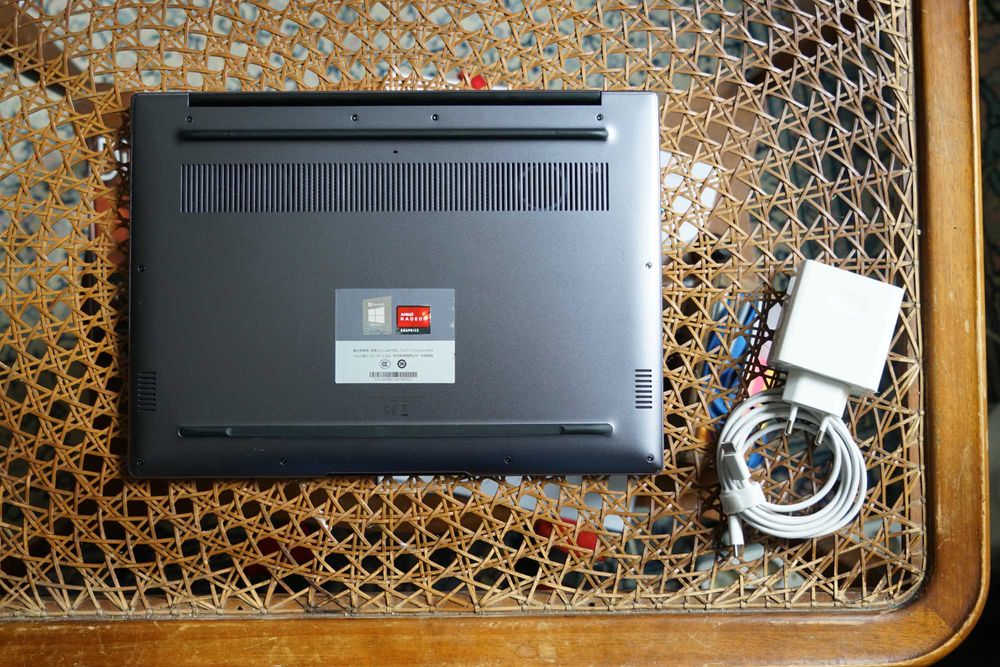 zobacz Huawei Matebook AMD R7 14" z rysą