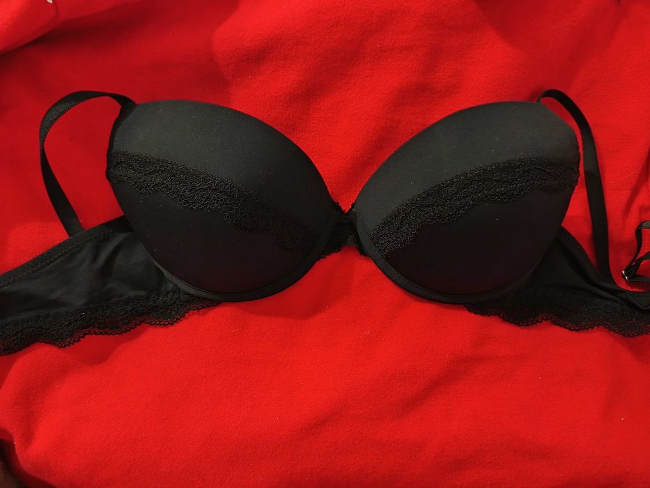 Бюстгальтер черный  новый 80 В