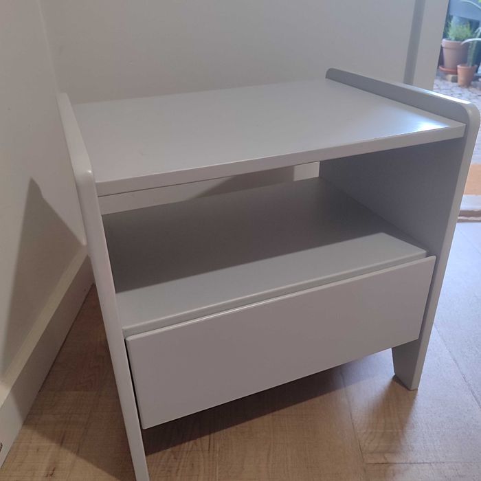 Mesa cabeceira criança estilo retro