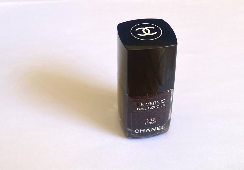 Verniz Chanel Roxo Taboo