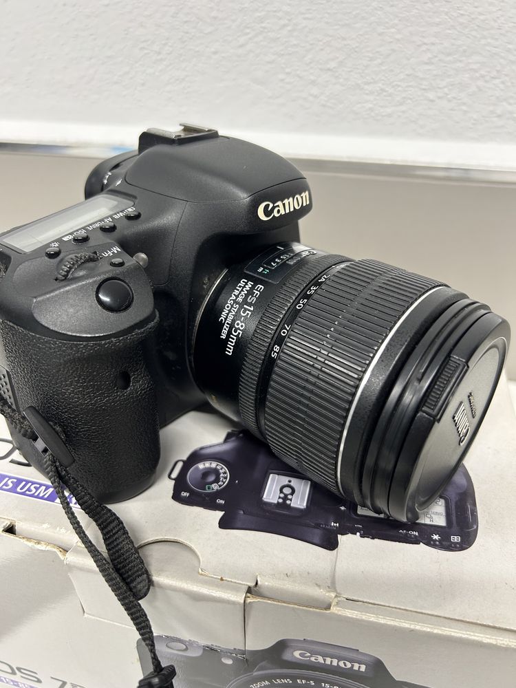 Canon 7D -  EFS 15-85 mm ULTRASONIC + Extras